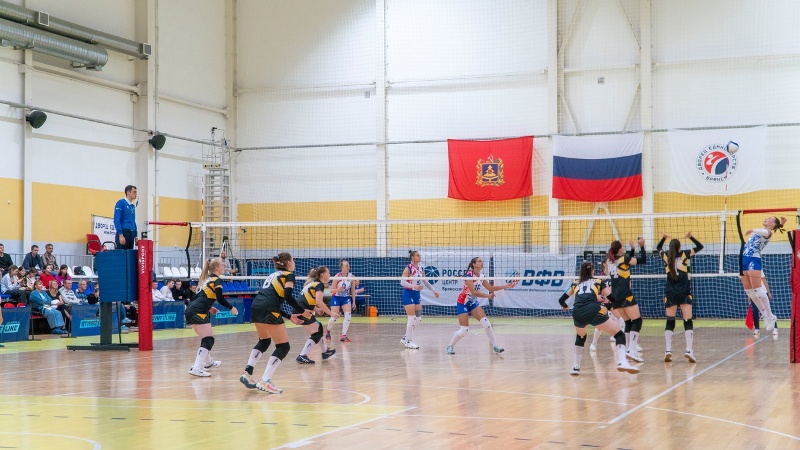 Женский волейбольный «Брянск» взял в домашнем туре ровно половину очков