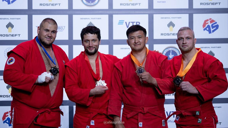 Артём Осипенко на чемпионате мира в Ереване перешёл в разряд живых легенд российского самбо