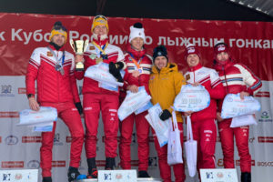 Александр Большунов стал победителем коньковой разделки на 15 км на первом этапе Кубка России
