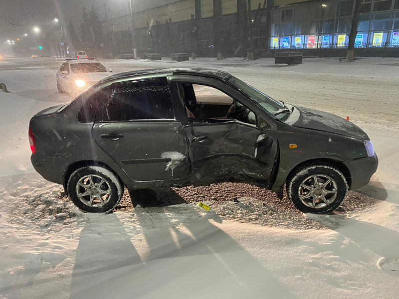 ДТП на «Кремнии»: начало снегопада в Брянске ознаменовалось аварией с двумя пострадавшими