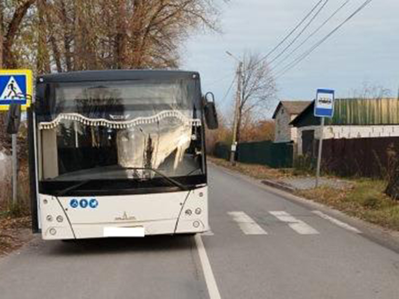 Школьник попал в Брянске под автобус. И в больницу