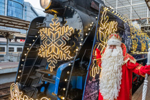 Поезд Деда Мороза отправился в путешествие по России. Приграничных регионов в его расписании нет