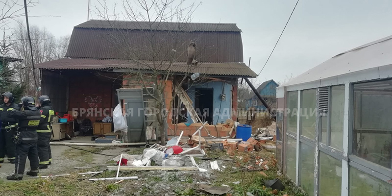 Взрыв в Брянске: дровяной котёл разнёс пристройку жилого дома