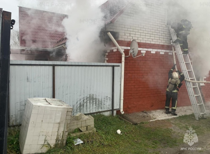 Пожар в Большом Полпино: выгорел частный дом, сообщается о погибшем