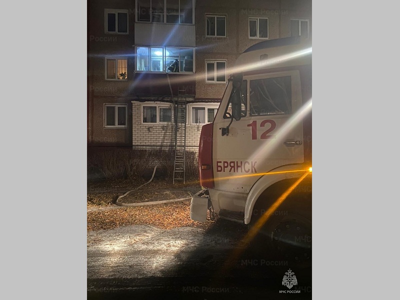 Пожар в Бежице: ночью выгорела квартира в пятиэтажном доме на Новом Городке
