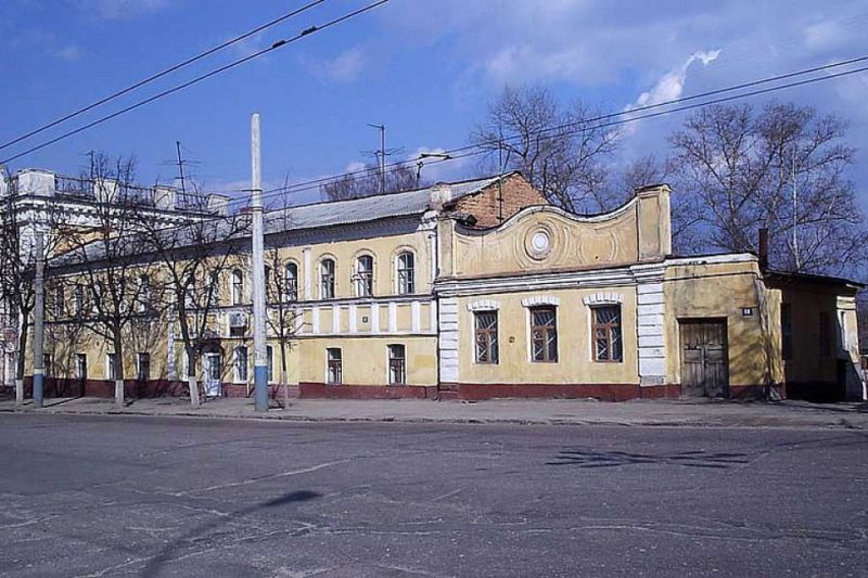 Власти Брянска продают почти за 2 млн. рублей историческое здание на улице Калинина