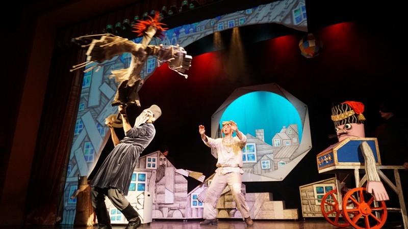 Парад классических премьер в брянском театре кукол продолжил «Левша»