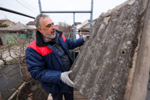 Православные волонтёры-ремонтники восстановили в Мариуполе больше 170 разрушенных частных домов