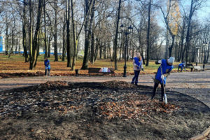 Студенты БГТУ привели в порядок парк имени Пушкина