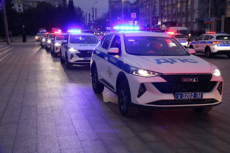 Брянская полиция получила «в подарок к празднику» почти два десятка новых автомобилей
