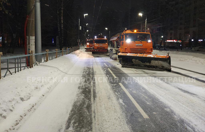 Уборка снега с брянских дорог: анонсировалось 130 единиц техники, в авральном режиме на дорогах меньше половины