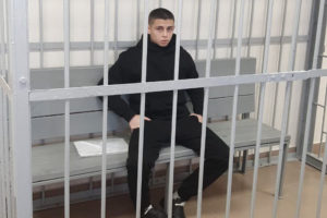 Дятьковский 18-летний наркоман осуждён за секс с несовершеннолетней и за попытку убийства матери