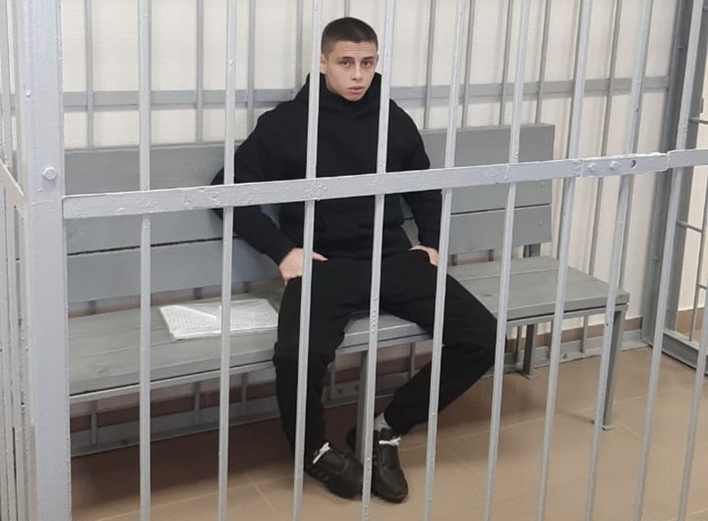 Дятьковский 18-летний наркоман осуждён за секс с несовершеннолетней и за попытку убийства матери