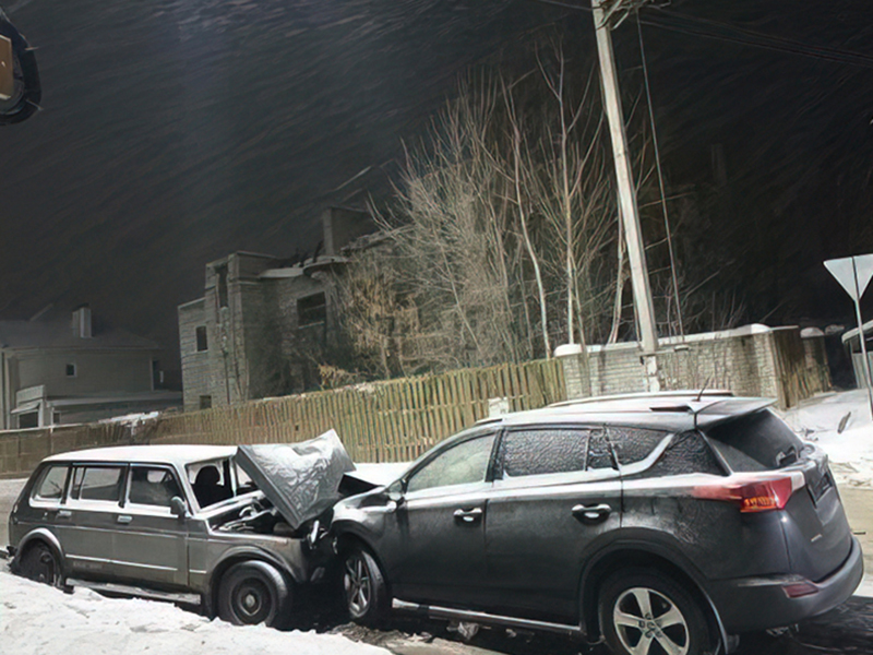 ДТП в Брянске: кроссовер протаранил «Ниву», травмирован водитель российского внедорожника