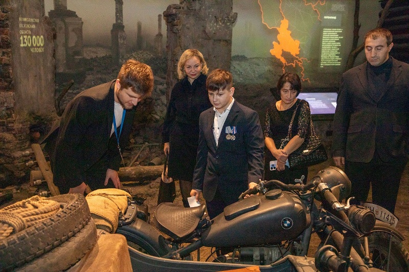 Брянский школьник-герой Фёдор Симоненко встретил день рождения в Музее Победы