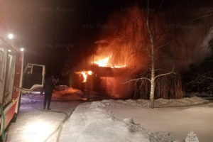 Пожар под Брянском: в пригородной деревне сгорело административное здание