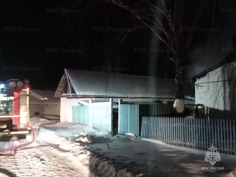 Пожар под Стародубом: горел частный дом, жертв нет