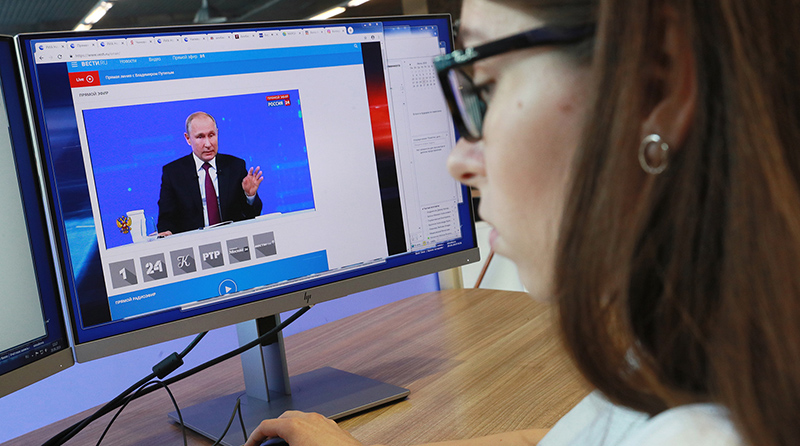 Россияне уже прислали на «Прямую линию» Владимира Путина почти 300 тысяч вопросов