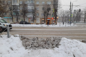 Брянские власти будут расплачиваться живыми деньгами за чудовищное состояние зимних тротуаров в центре города