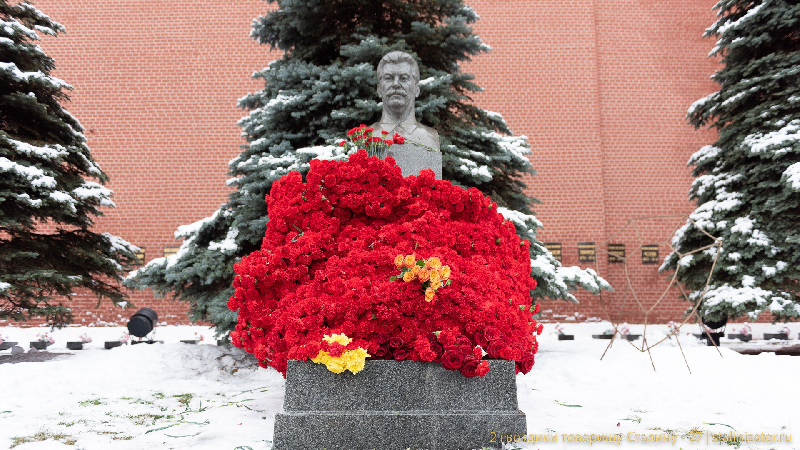 «Две гвоздики товарищу Сталину»: брянские коммунисты возложили цветы к «своему» памятнику Сталину