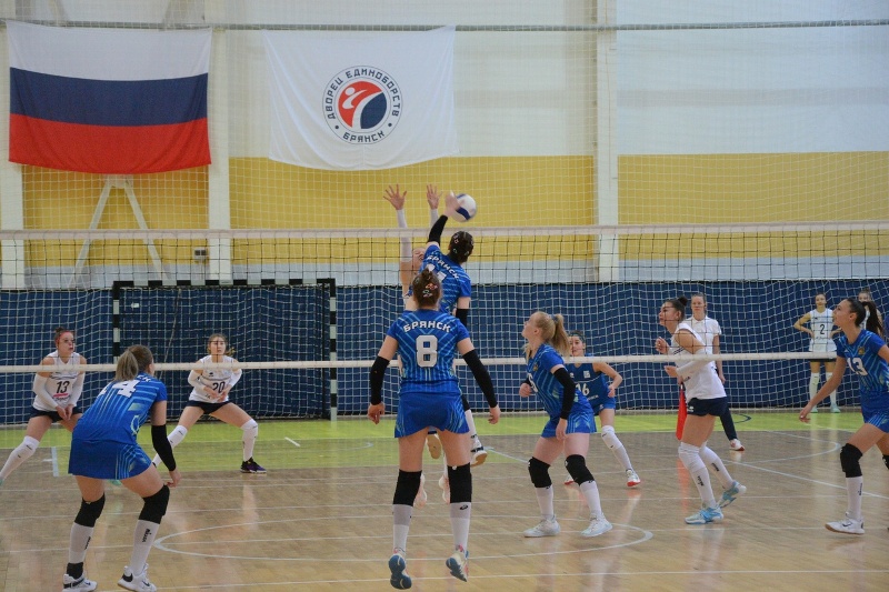 Волейбольный «Брянск» дважды разгромил «Воронеж»