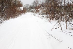 Мусоровоз попал в «снежное ДТП» в Климовском районе