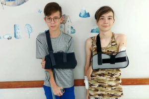 Двое школьников, раненых при стрельбе в гимназии №5, вновь переведены из Брянска в РДКБ в Москву