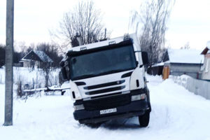 Три мусоровоза попали в снежные ДТП на сельских дорогах Брянской области