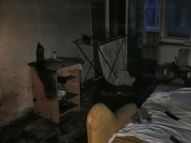 Пожар в Брянске: выгорела квартира в панельной пятиэтажке, спасена хозяйка квартиры