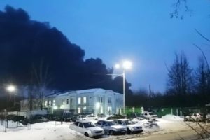 Украинский беспилотник атаковал нефтебазу в Клинцах, горят резервуары