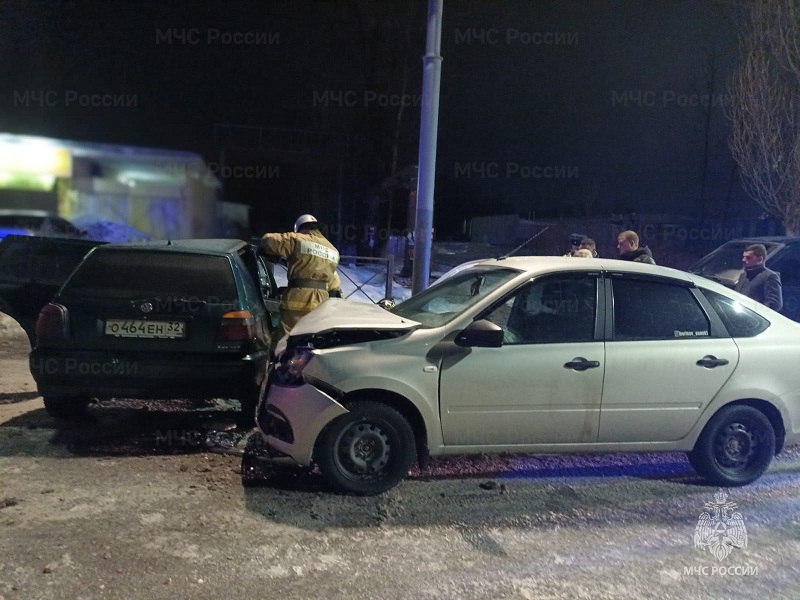 Подробности ДТП в Брянске: в столкновении легковушек травмы получили их пассажирки