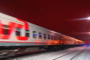 Поезд «Климов-Москва» протаранил под Клинцами внезапно выехавший на переезд легковой автомобиль. Жертв нет