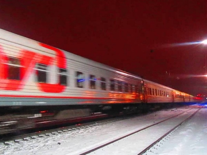 Поезд «Климов-Москва» протаранил под Клинцами внезапно выехавший на переезд легковой автомобиль. Жертв нет