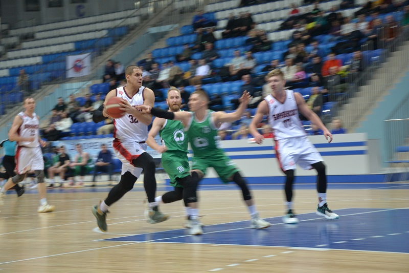 Баскетбольный «Брянск» дважды дома обыграл липецкий «Грин Хилл»