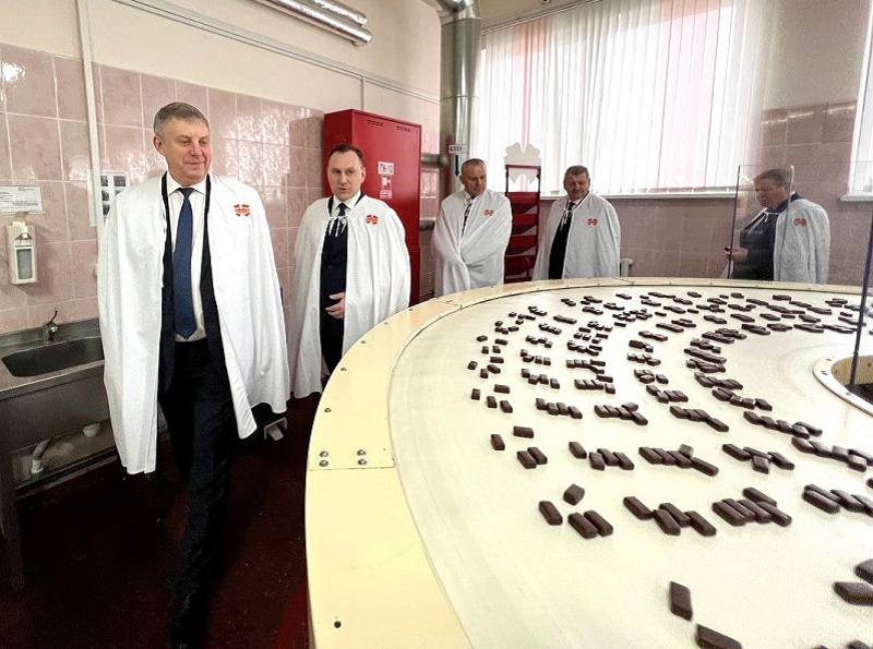 Брянская область и Белоруссия подписали программу сотрудничества на кондитерской фабрике в Минске