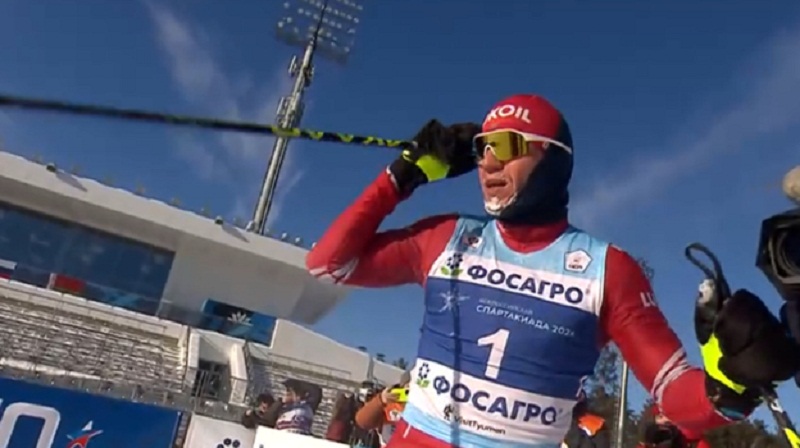 Александр Большунов победил в масс-старте на 50 км на Спартакиаде
