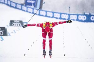 Двадцать из двадцати: Александр Большунов выиграл лыжную гонку на 10 км свободным стилем на спартакиаде