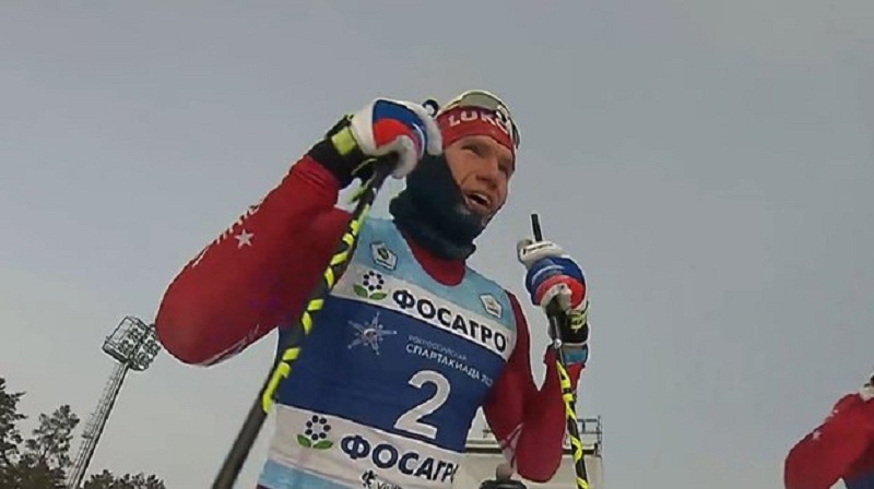 Александр Большунов одержал очередную победу – в скиатлоне на Всероссийской спартакиаде-2024