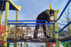 Детская площадка на Набережной будет отремонтирована к концу следующей недели