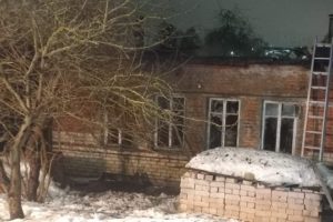 Пожар на Петровской горе в Брянске: горел дом, пожарные не могли подъехать из-за гололёда
