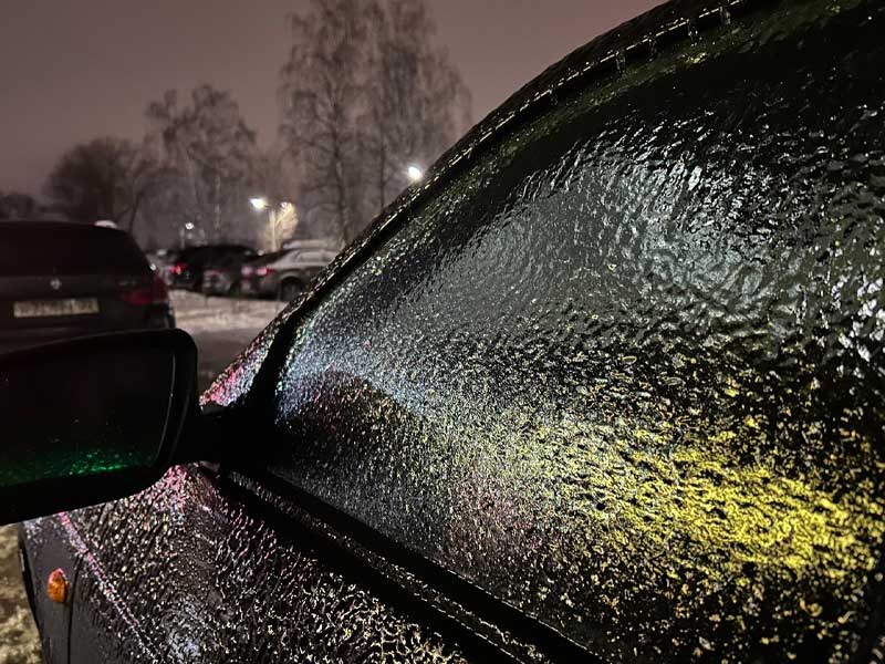 Брянск накрыл ледяной дождь, школьникам отменены занятия в понедельник, а синоптики обещают во вторник ледяной дождь снова