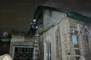 Пожар в Бежичах: в полночь сгорел жилой дом, жертв нет