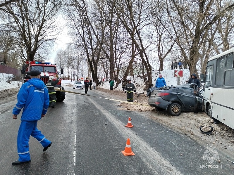 ДТП под Трубчевском: легковушка протаранила автобус с пассажирами, два человека погибли