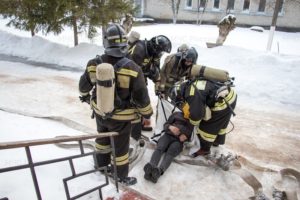 Брянские пожарные условно спасли пациентов Дарковичского дома престарелых