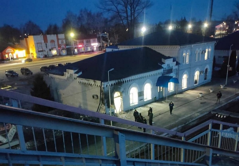 Брянский районный центр Суземка обстрелян со стороны Украины. Повреждён железнодорожный вокзал, ранены пять человек