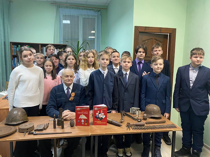 Брянская детская библиотека провела «Сталинградский» исторический час