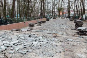 В Брянске начался «комфортный» ремонт воинского мемориала по улице Почтовой