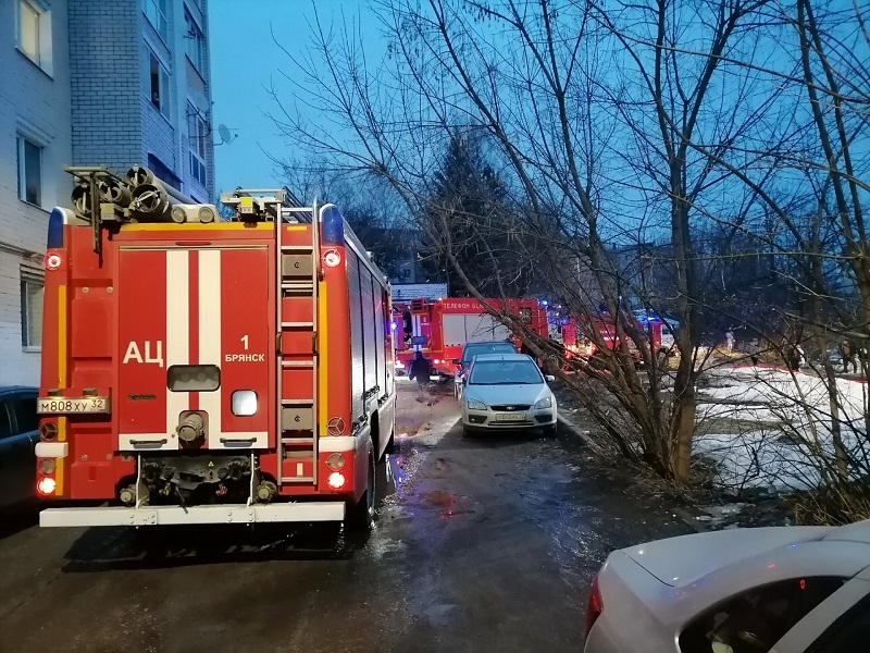 Пожар в Брянске: выгорел частный «многоэтажный» дом недалеко от площади Партизан