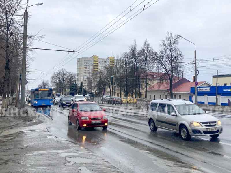 В «безопасные и качественные» дороги Брянска в этом году «закатают» более 1,1 млрд. рублей
