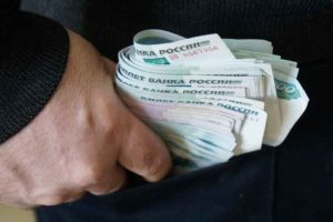 Житель Бежицы «передал» дневную выручку компании в свой карман